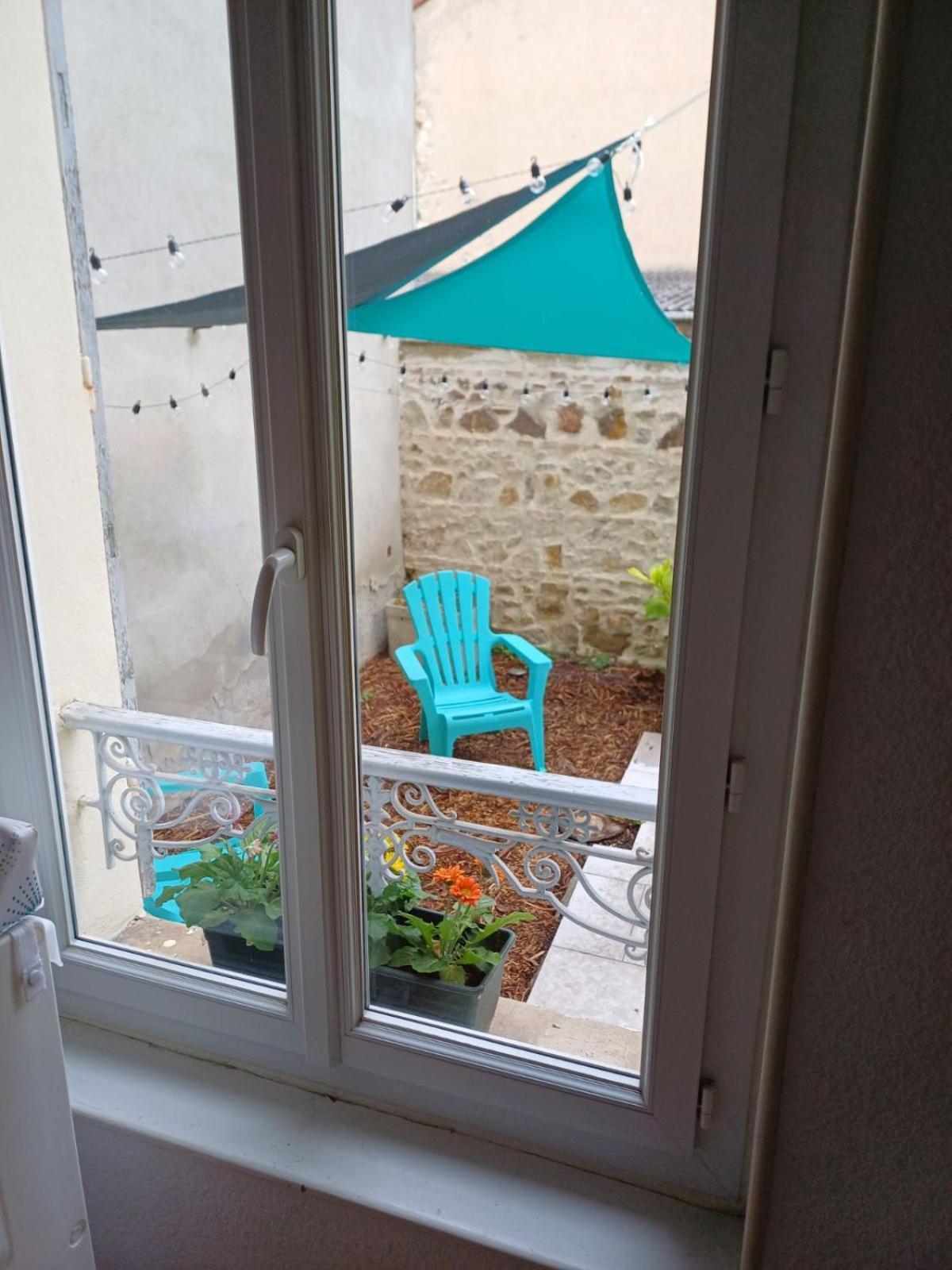 Bel Appartement Tout Equipe! Proche Des Parcs, Avec Sa Cour Privative Et Sa Place De Parking Securisee A 450 M Du Logement Vichy Exterior foto